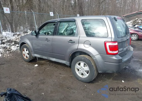 2011 Ford Escape Xls z USA, uszkodzony, nr VIN 1FMCU9C75BKA50667